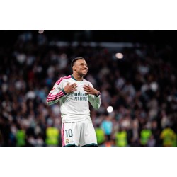 Dois golos de Kylian Mbappé garantem a vitória sobre o Barcelona Dois golos de Kylian Mbappé garantem a vitória sobre o Barcelona